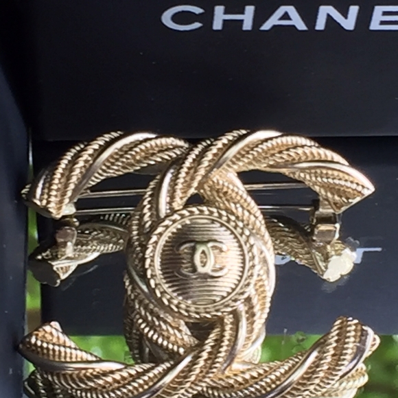 Authentic Chanel CC Brooch - Picture 5 of 6
